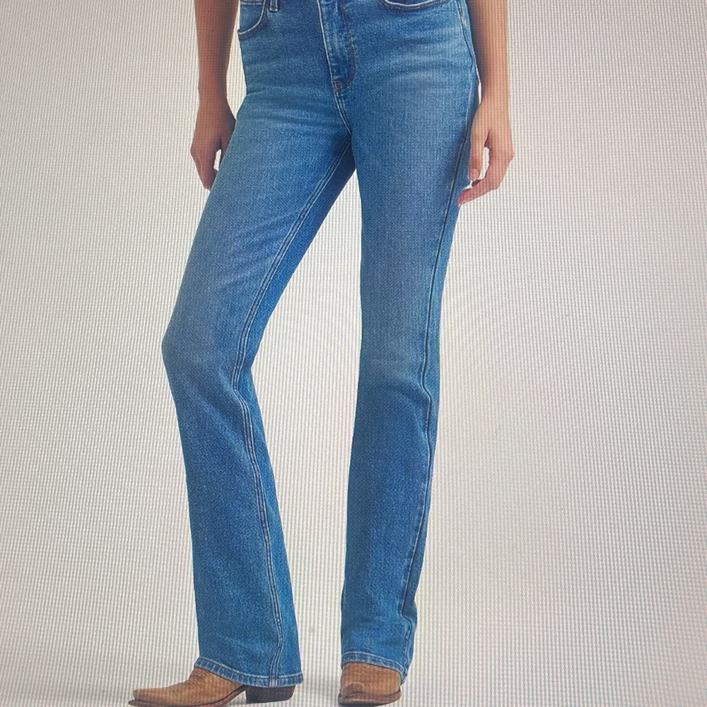 NWOT Wrangler Women’s High Rise Boot Cut Jeans. Size 4 / 27 - Picture 2 of 4